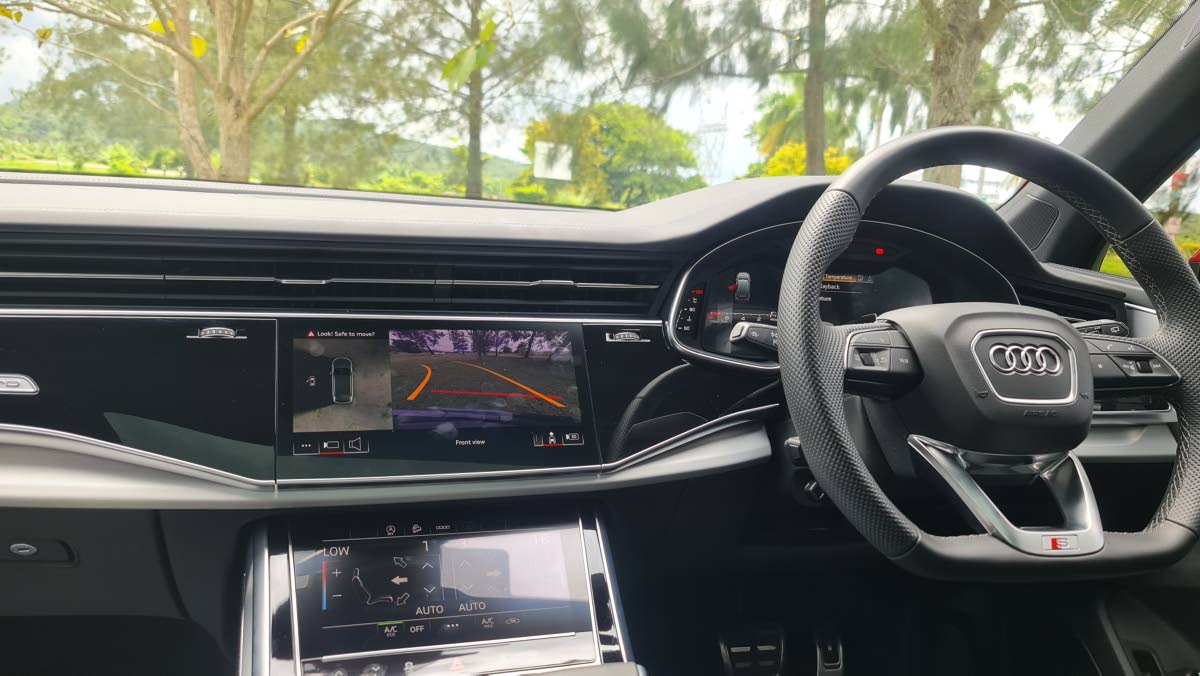 The Audi Virtual Cockpit Plus offers a high-resolution and customisable digital driving experience.