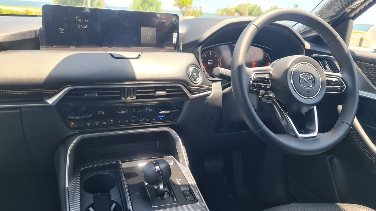 Inside the CX-90, comfort and technology converge seamlessly, providing both the driver and passengers with an environment that is both relaxing and cutting-edge.