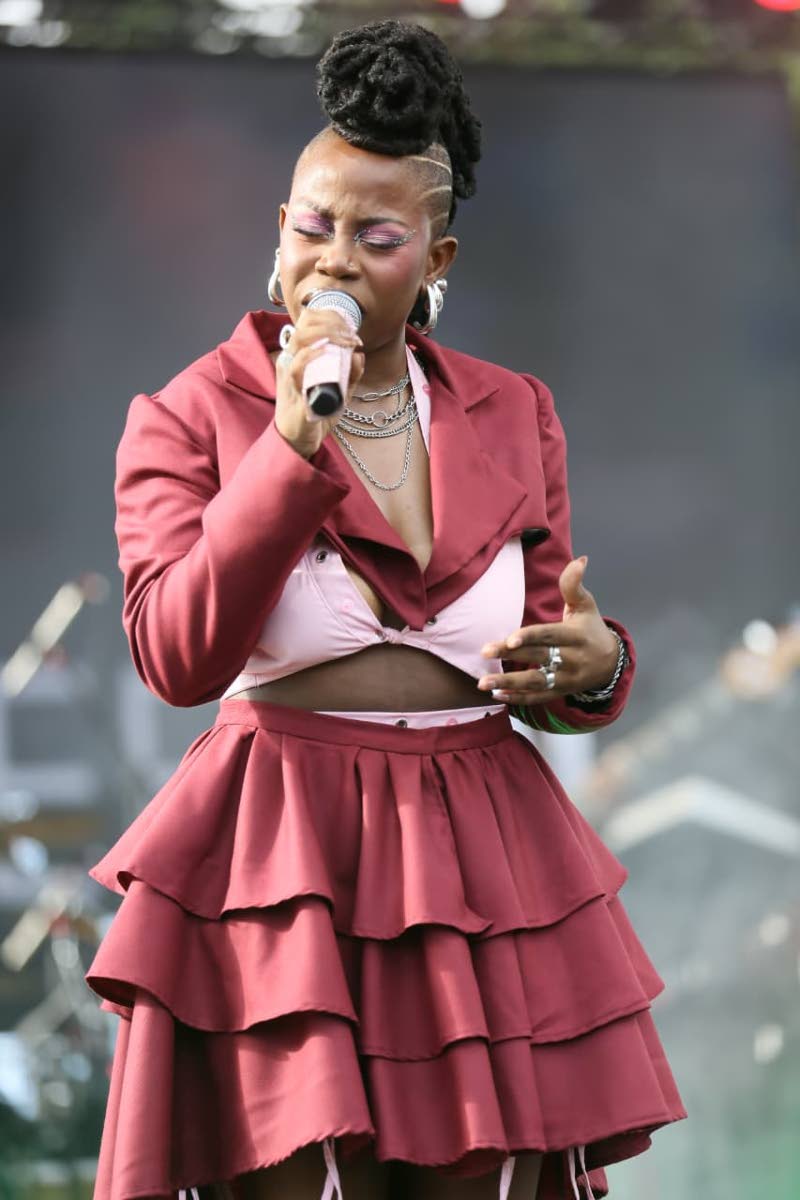 Joby Jay entered the stage in a burgundy crop top and high-low multilayered skirt. 