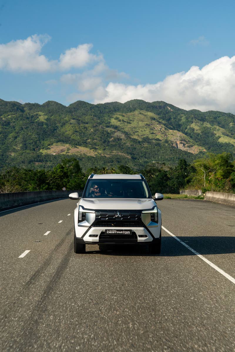 Sleek and sophisticated, the white Mitsubishi Destinator showcases the SUV’s refined lines, panoramic sunroof, and dynamic stance, engineered for comfort and performance.
