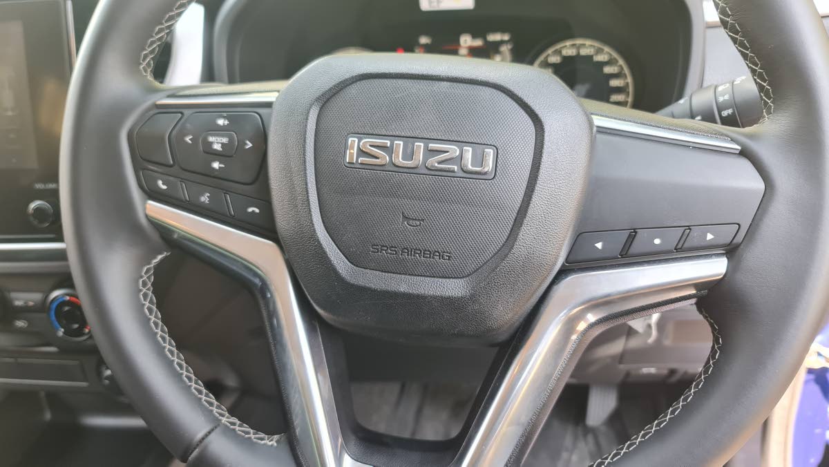The leather-wrapped steering wheel feels substantial in hand, housing intuitive controls for the cruise system and audio, allowing the driver to focus on navigating technical off-road trails.