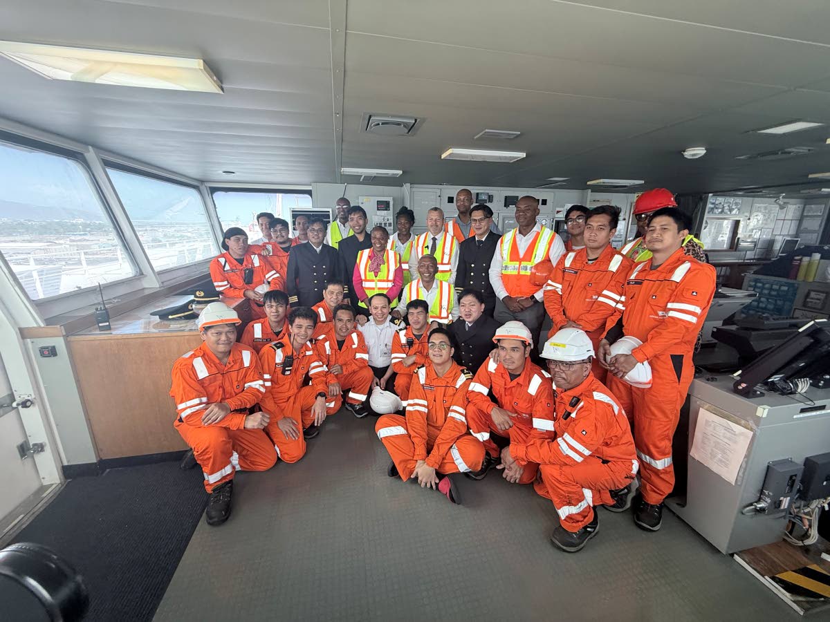  Arsenio Dominguez, Secretary General of the International Maritime Organization pictured with Seafarers aboard the Höegh Osaka, the MAJ team and the agents who facilitated the tour.