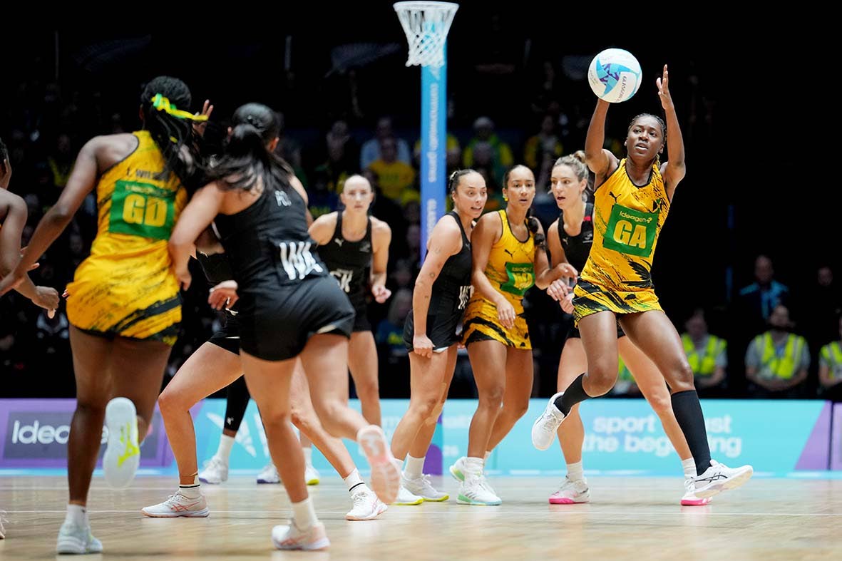 Jamaica’s Shanice Beckford (right) gathers the ball during the netball final match against New Zealand at the Commonwealth Games in Glasgow, Scotland, on Sunday.