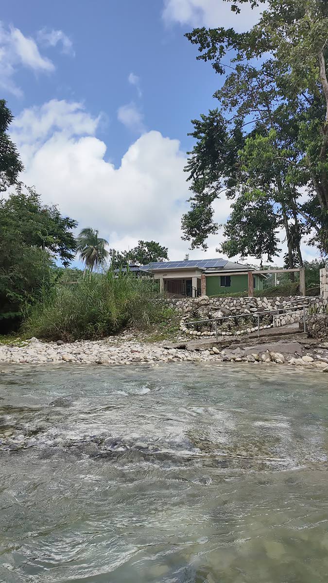 Tucked away on the banks of the Rio Nuevo River in the hills of St Mary, the house’s constant river sounds make falling asleep effortless.