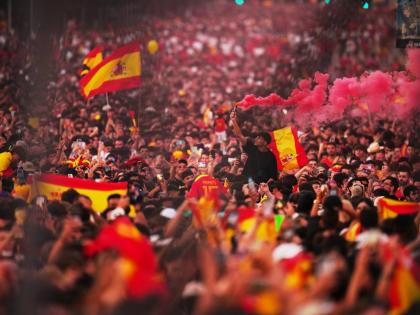 Fans wait for the arrival of players from Spain’s national football team during celebrations in Madrid yesterday after Spain defeated Argentina in the World Cup final in East Rutherford, New Jersey, near New York. 