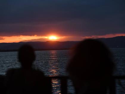 This December 31 photo shows a silhouette of a couple admiring the last sunset of 2025.