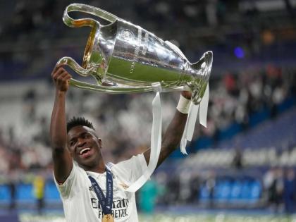  Real Madrid’s Vinicius Junior holds up the trophy after winning the Champions League final  match between Liverpool and Real Madrid in Saint Denis near Paris, May 29, 2022.