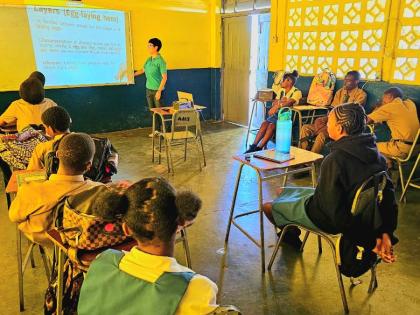 JICA volunteer Tamami Okado teaching a class.