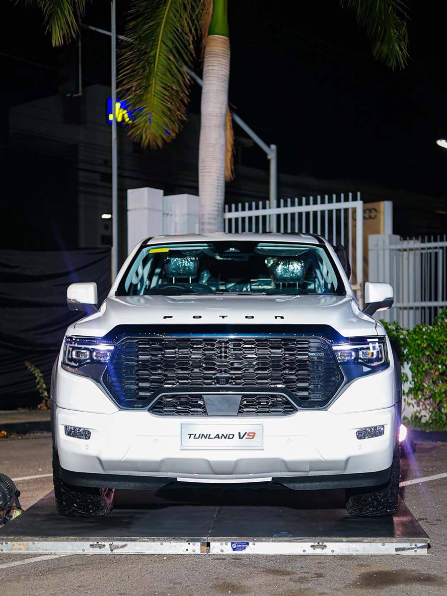 The Foton Tunland V9 in Flare White, highlighting the bold exterior lines.