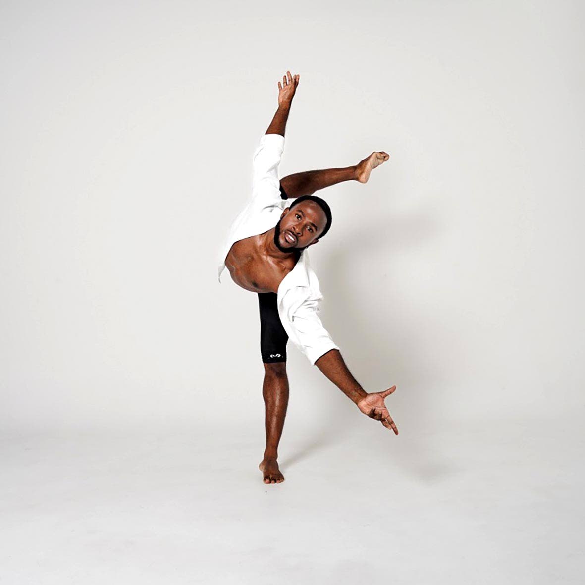 Royane Green, who began taking dance classes at the age of 16, is a professional dancer and a proud modern contemporary dance fitness instructor. 