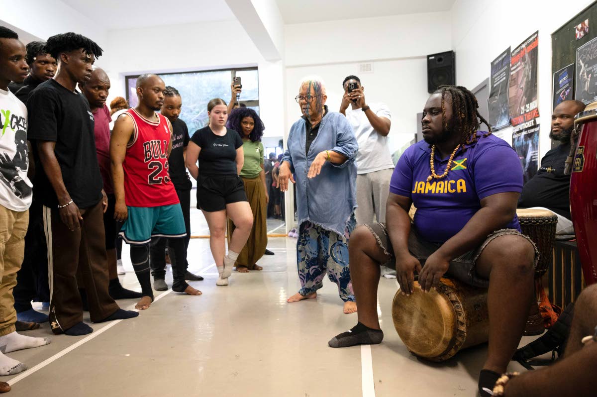 Founder and artistic director Dr L’Antoinette Stines (centre) leads a master- class in South Africa. 