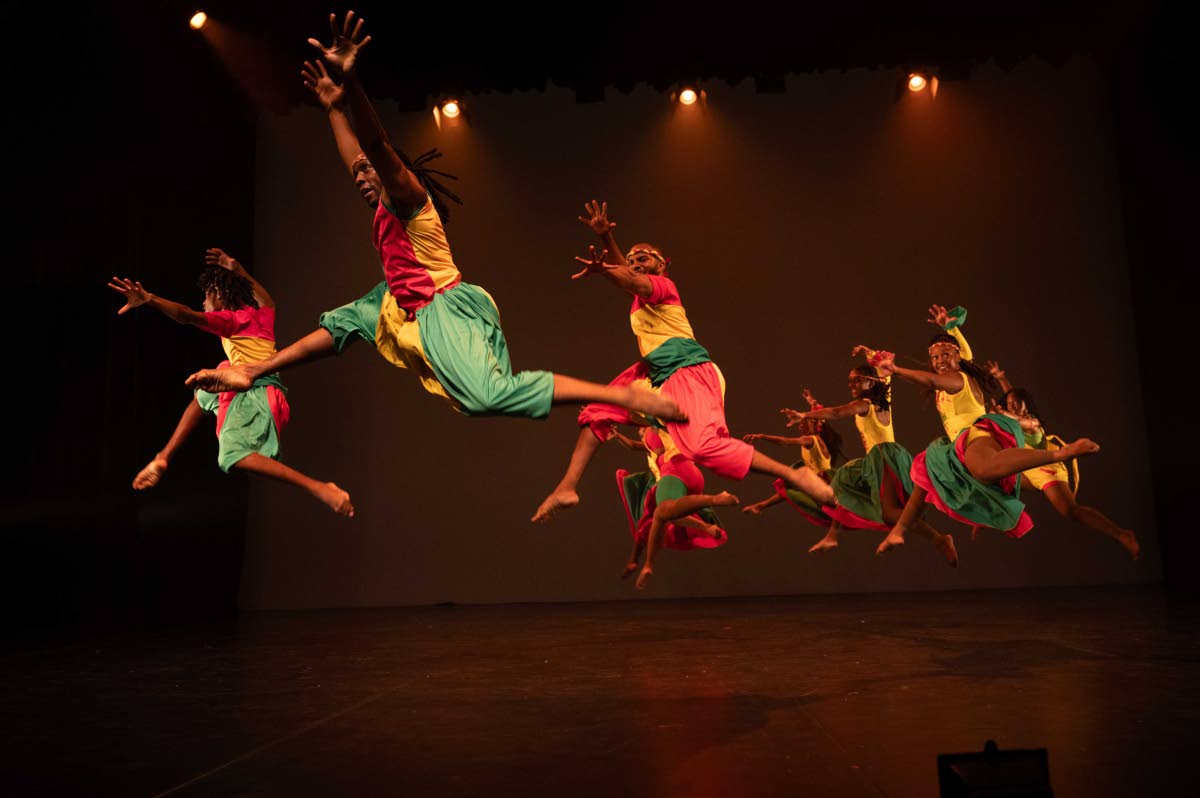 L’ACADCO in performance at South Africa’s JOMBA! Contemporary Dance Experience in Durban.