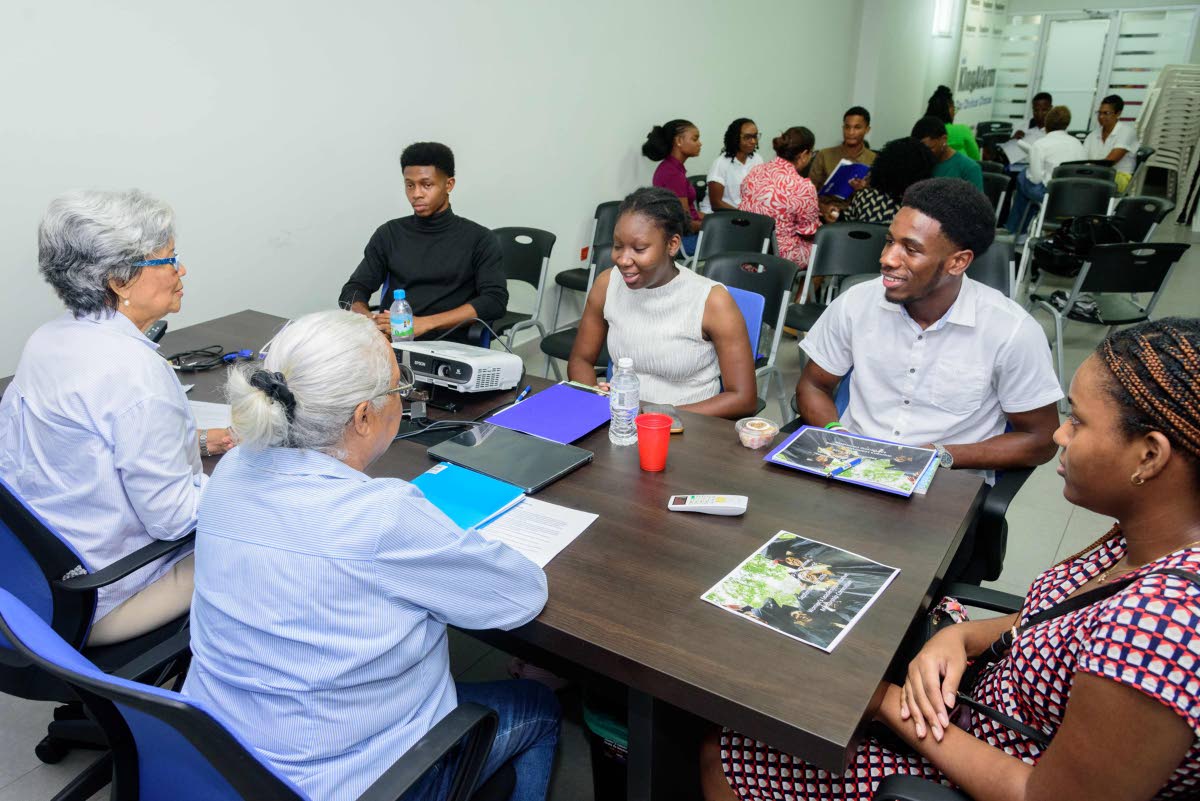 Women’s Leadership Initiative members conducting speed mentorship sessions with mentees at the WLI Speed Mentorship event on September 19.