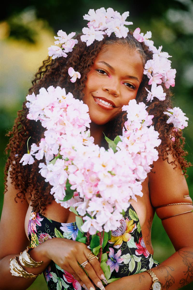 With her debut EP, ‘With Love’, on the horizon, Elle is developing a sound rooted in her Jamaican identity and shaped by a range of musical influences.